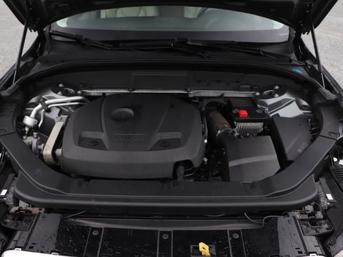 Used 2019 Volvo XC60 T6 Momentum w/ Premium Package image 42