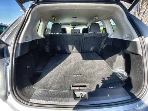 Used 2024 Nissan Rogue SV image 24