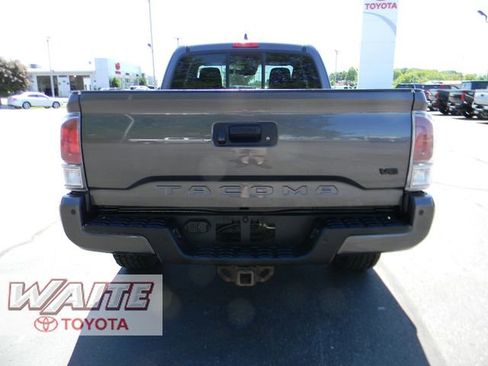 Used 2021 Toyota Tacoma TRD Off-Road w/ Technology Package AWD/4WD image 3