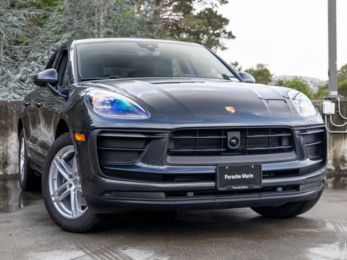 Certified 2025 Porsche Macan image 9