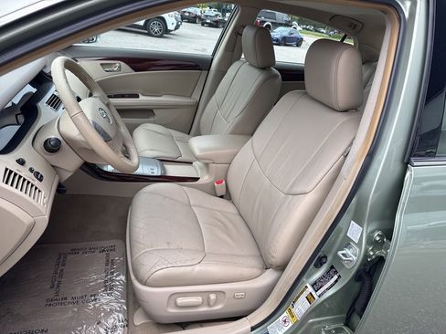 Used 2010 Toyota Avalon XLS image 2