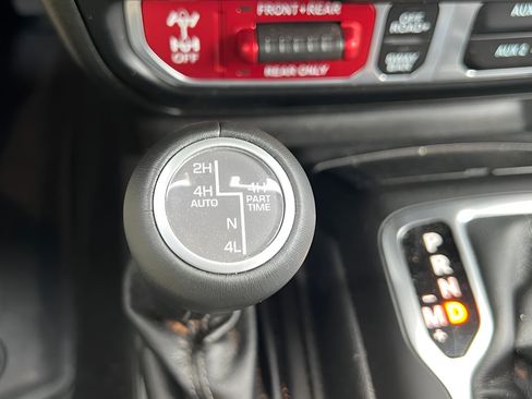 Used 2024 Jeep Wrangler Unlimited Rubicon AWD/4WD image 32