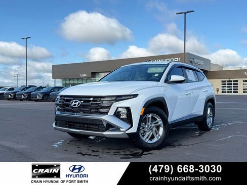 Used 2025 Hyundai Tucson SE FWD image 1