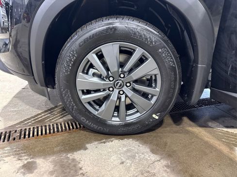 New 2025 Nissan Pathfinder SV image 12