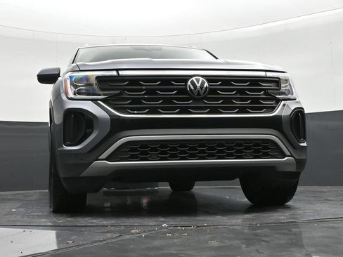 Used 2024 Volkswagen Atlas Cross Sport SE w/ Panoramic Sunroof Package FWD image 27