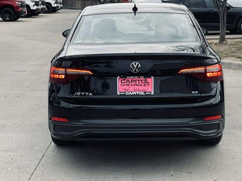 Used 2024 Volkswagen Jetta SE image 5