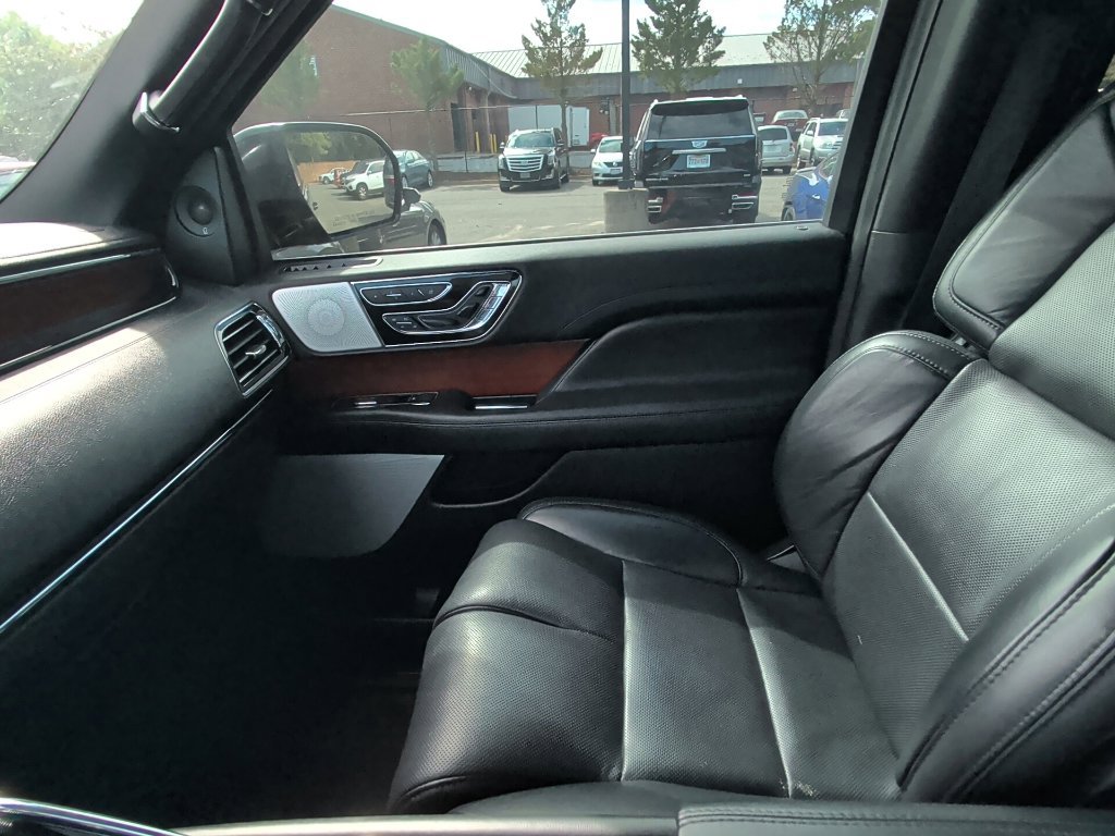 Used 2020 Lincoln Navigator L Reserve w/ Equipment Group 208A Reserve AWD/4WD image 19
