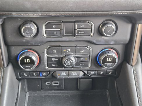 Used 2021 Chevrolet Tahoe High Country w/ Premium Package RWD image 17