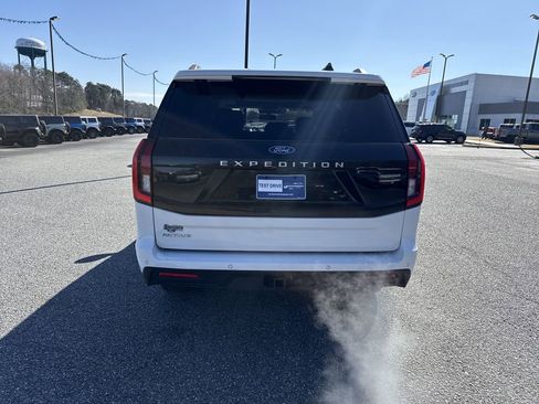 Used 2025 Ford Expedition Active image 6