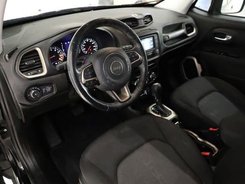 Used 2017 Jeep Renegade Latitude image 12