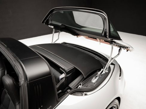 Used 2025 Porsche 911 Targa 4 GTS w/ Premium Package image 75