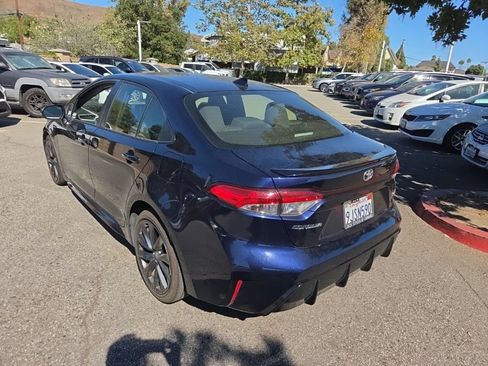 Used 2024 Toyota Corolla SE w/ SE Premium Package FWD image 3