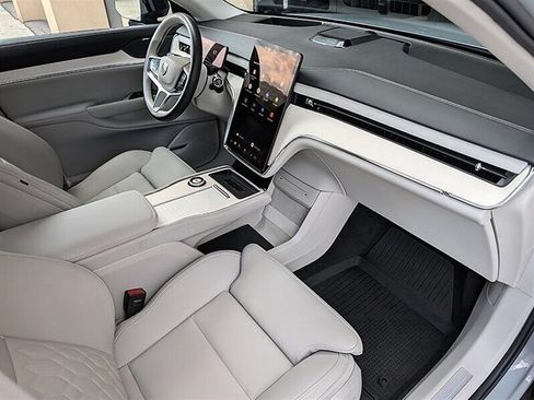 Used 2025 Volvo EX90 Ultra AWD/4WD image 4