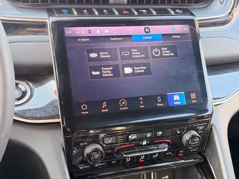 Certified 2023 Jeep Grand Cherokee Trailhawk w/ Luxury Tech Group III AWD/4WD image 20