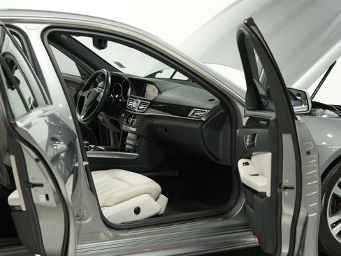 Used 2014 Mercedes-Benz E 250 BlueTEC Sedan image 10