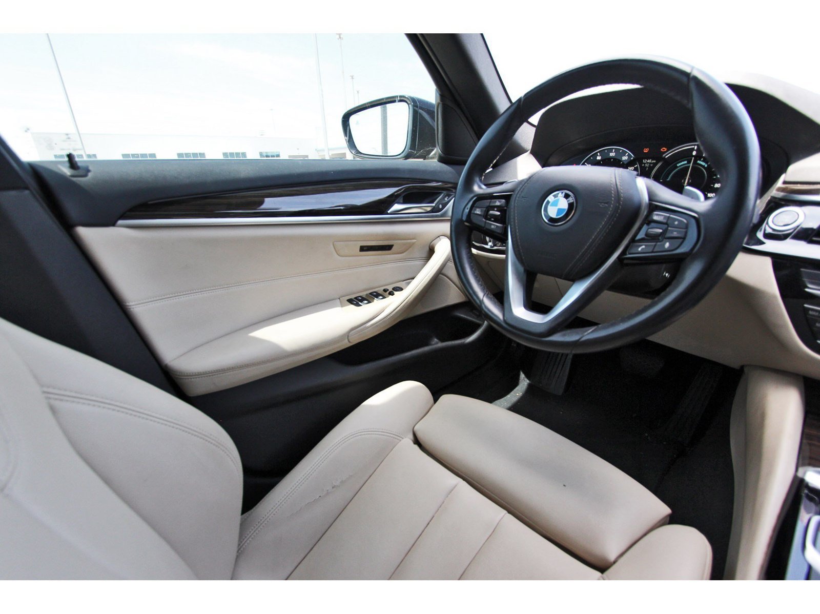 Used 2019 BMW 530e w/ Convenience Package RWD image 9
