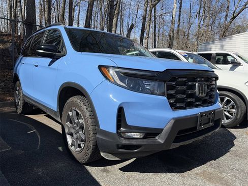 Used 2024 Honda Passport TrailSport image 2