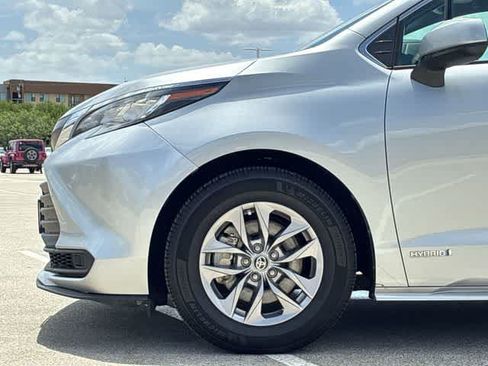 Used 2021 Toyota Sienna LE w/ LE Plus Package FWD image 14
