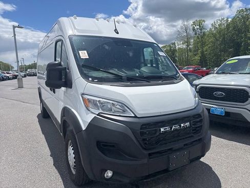 Used 2026 RAM ProMaster 2500 w/ Convenience Group FWD image 4