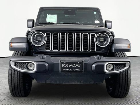 Used 2025 Jeep Wrangler Unlimited Sahara AWD/4WD image 2