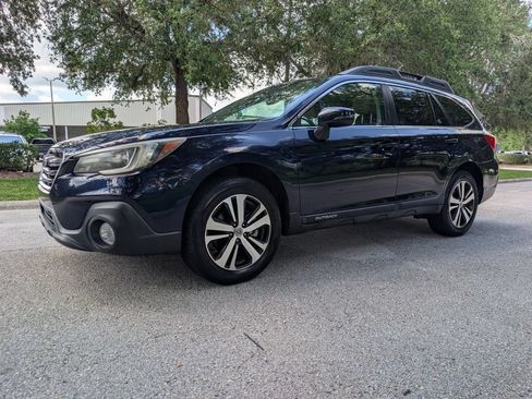 Used 2018 Subaru Outback 2.5i Limited AWD/4WD image 3