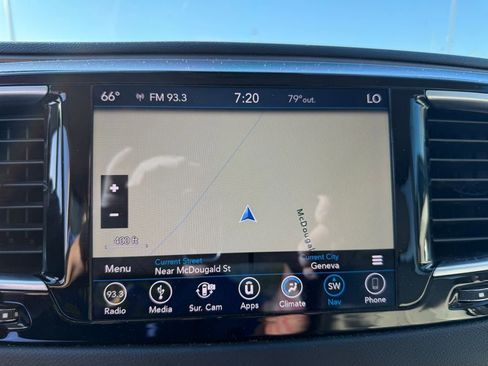 Used 2018 Chrysler Pacifica Touring-L Plus w/ Advanced Safetytec Group FWD image 10