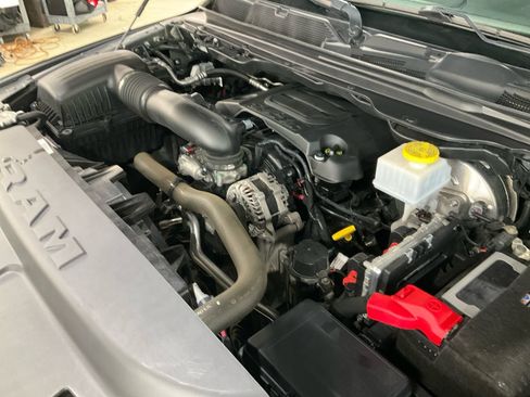 Used 2022 RAM 1500 Laramie AWD/4WD image 26
