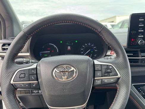 Used 2023 Toyota Sienna XSE FWD image 36