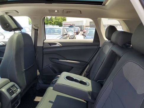 Certified 2025 Volkswagen Taos SE AWD/4WD image 10