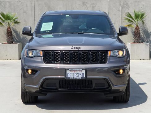 Used 2018 Jeep Grand Cherokee Altitude image 3
