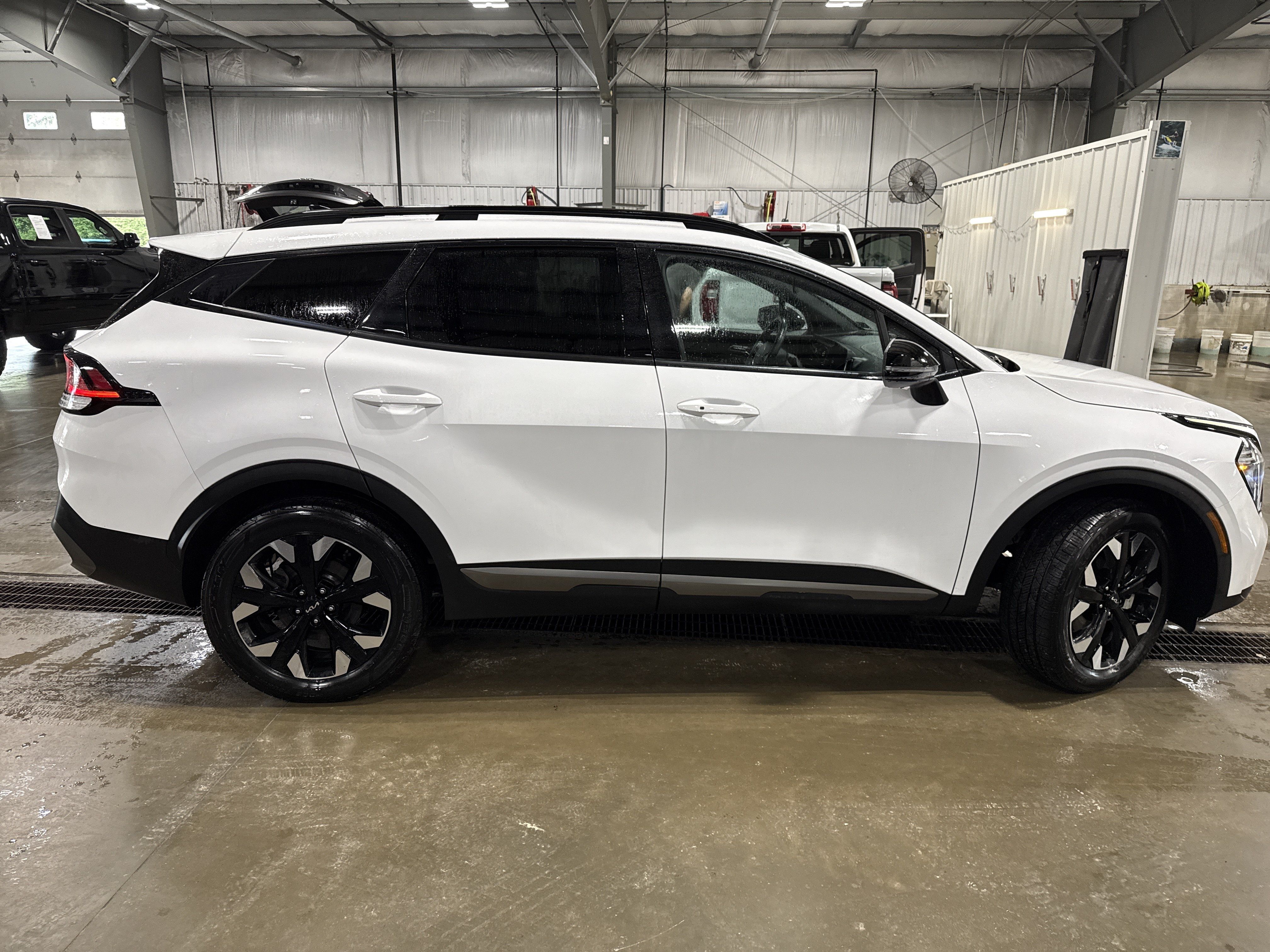 Used 2023 Kia Sportage X-Line AWD/4WD image 2