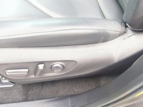 Used 2024 Toyota Highlander XLE AWD/4WD image 15