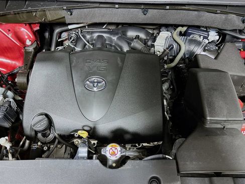 Certified 2019 Toyota Highlander SE AWD/4WD image 28