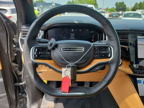 Used 2022 Jeep Grand Wagoneer Series III w/ Rear Seat Video Group 1 AWD/4WD image 4