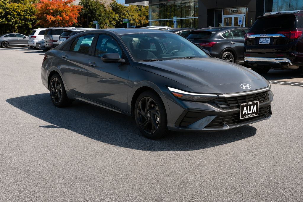 New 2026 Hyundai Elantra SEL Sport FWD image 3