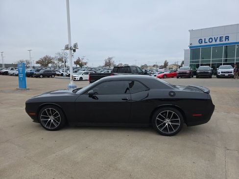 Used 2018 Dodge Challenger SXT w/ Performance Handling Group image 8