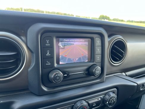 Used 2020 Jeep Gladiator Sport w/ Quick Order Package 24S AWD/4WD image 22