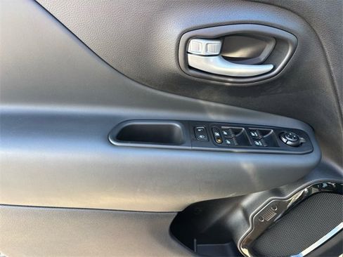 Used 2023 Jeep Renegade Altitude image 25
