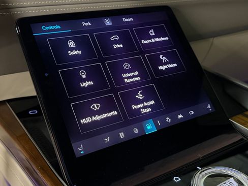 Used 2025 Cadillac Escalade ESV Sport Platinum w/ LPO, ONYX Package AWD/4WD image 37