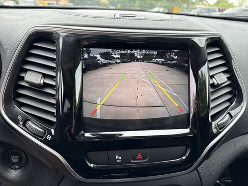 Used 2019 Jeep Cherokee Limited AWD/4WD image 25