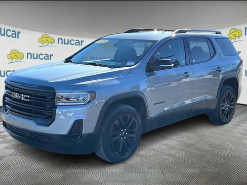Used 2023 GMC Acadia SLE w/ Driver Convenience Package image 3
