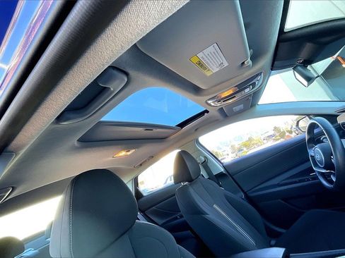 Used 2025 Hyundai Elantra SEL image 20