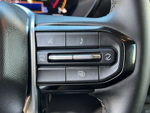 Used 2024 Chevrolet Colorado LT image 25