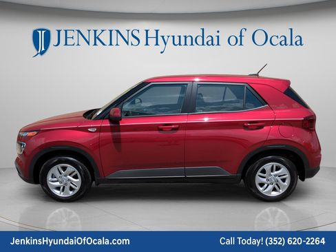 Certified 2024 Hyundai Venue SE FWD image 7
