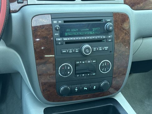 Used 2013 Chevrolet Tahoe LT w/ Luxury Package image 40