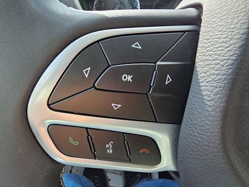 Used 2023 Chrysler Pacifica Touring-L FWD image 34