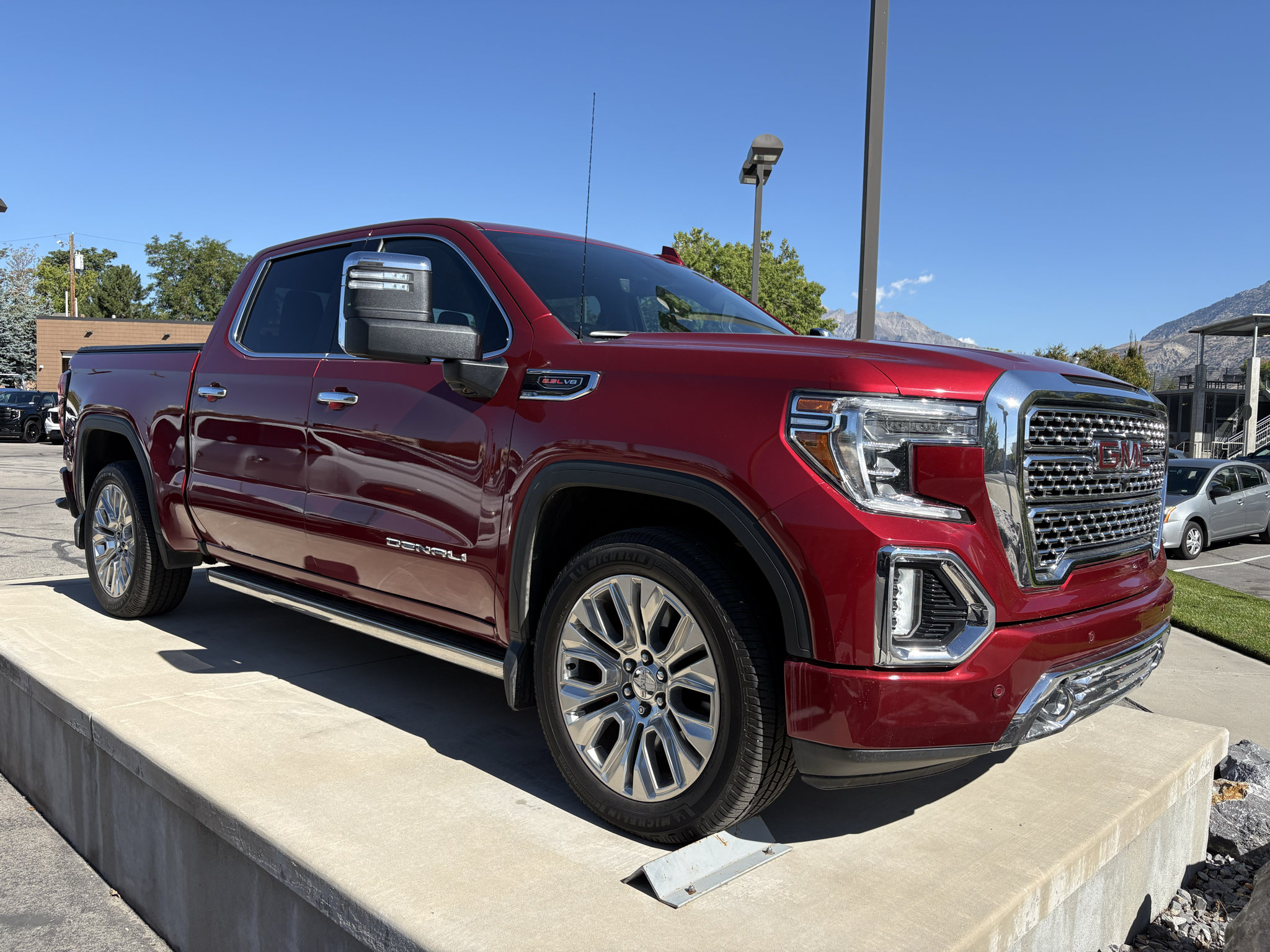 Used 2020 GMC Sierra 1500 Denali w/ Denali Ultimate Package AWD/4WD image 1
