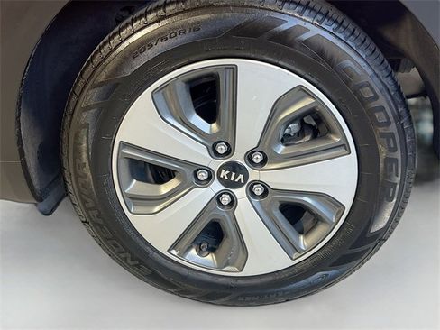 Used 2018 Kia Niro LX image 28