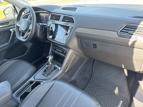 Used 2023 Volkswagen Tiguan SE w/ Panoramic Sunroof Package image 29