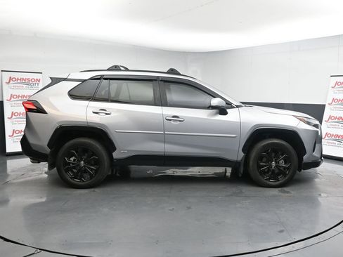 Used 2023 Toyota RAV4 SE image 9